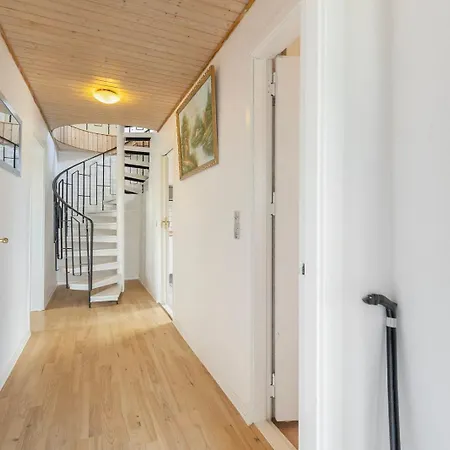 Hyggelige 200kvm Udenfor Taet Pa Vila *