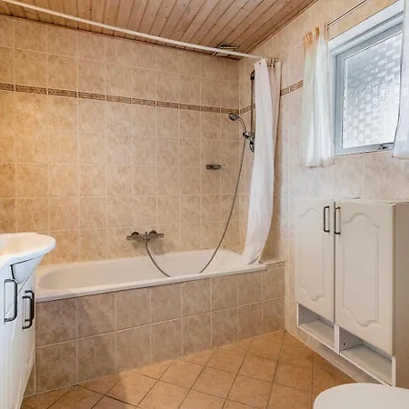 Hyggelige 200kvm Udenfor Taet Pa Vila *